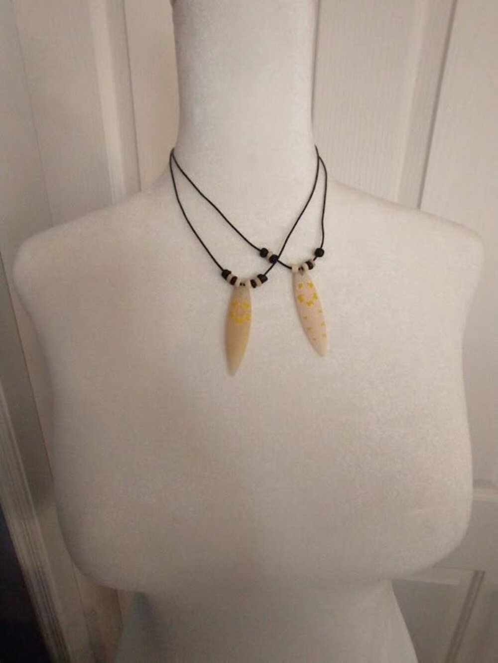 Vintage Hawaiian Style Flower Pendant Necklaces with Beaded Details - Picture 4 of 4